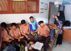 pengerjaan pretest kelas XI TKJ b